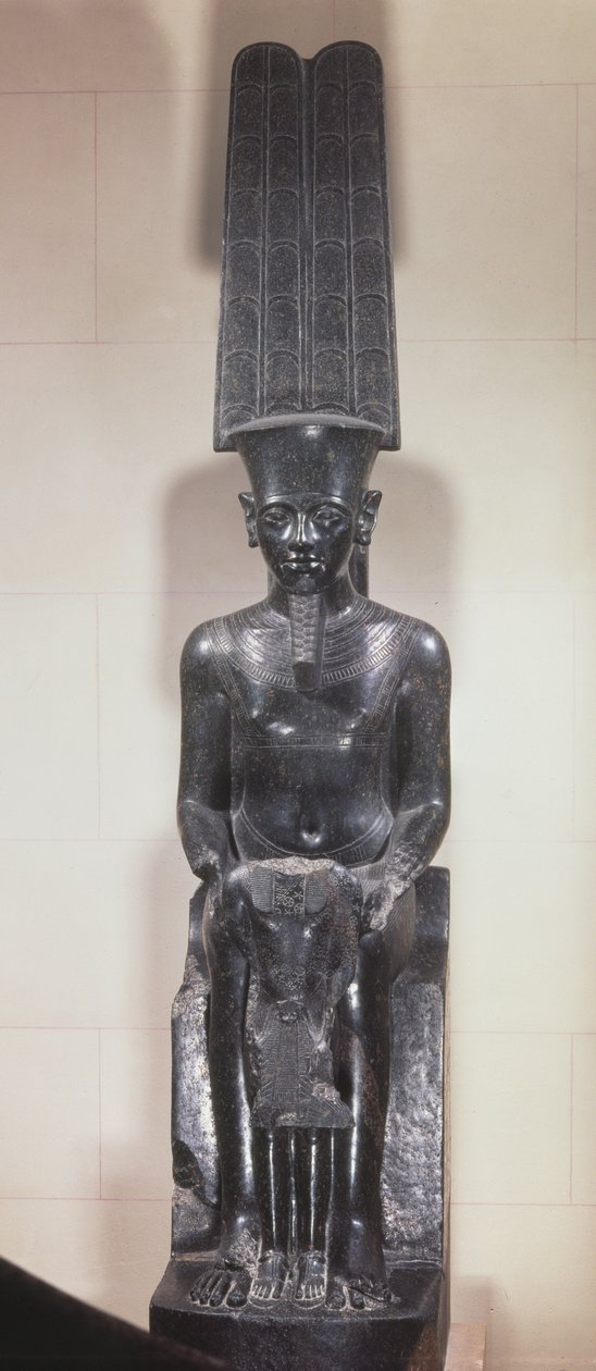 تمثال الإله آمون الذي يحمي توت عنخ آمون ، المملكة الحديثة ، 1336-1327 قبل الميلاد (جرانيت) بواسطة الأسرة الثامنة عشر المصرية