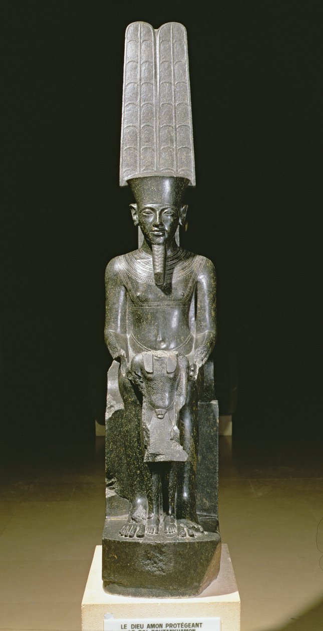 تمثال للإله آمون يحمي توت عنخ آمون ، مصر ، المملكة الحديثة ، c.1347-37 قبل الميلاد (الجرانيت) بواسطة الأسرة الثامنة عشر المصرية