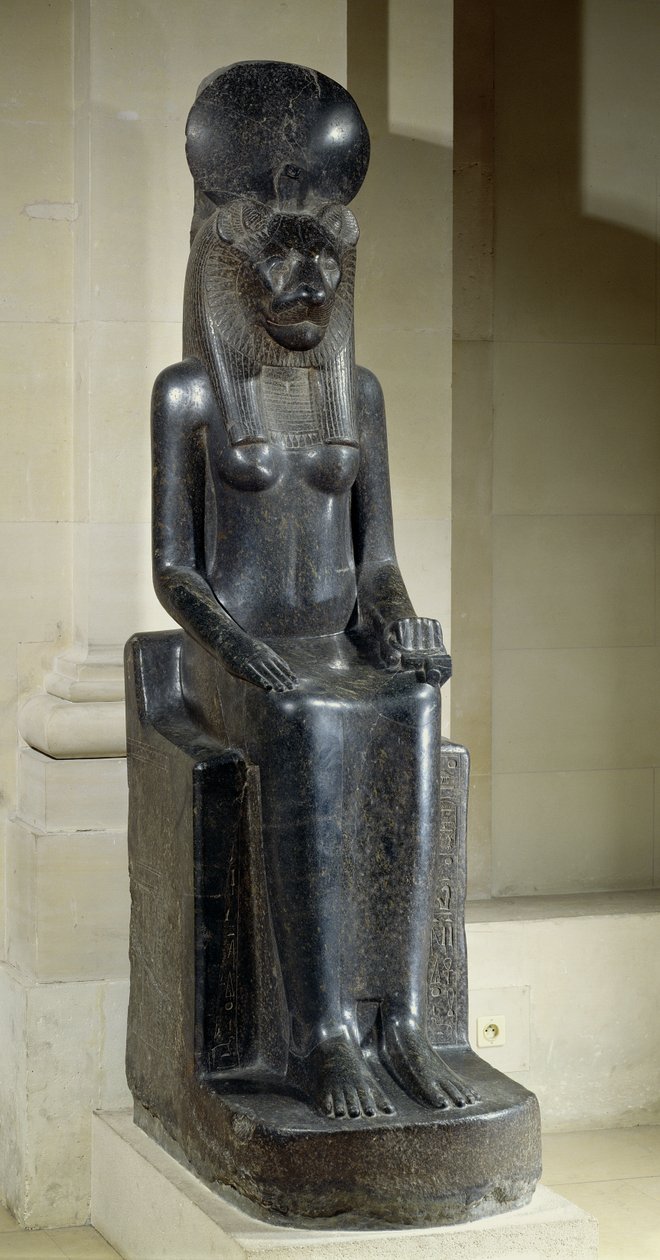 تمثال للإلهة Sekhmet برأس أسد ، من معبد موت ، الكرنك ، المملكة الحديثة ، c.1391-1353 قبل الميلاد (ديوريت) (انظر أيضًا 218945) بواسطة الأسرة الثامنة عشر المصرية