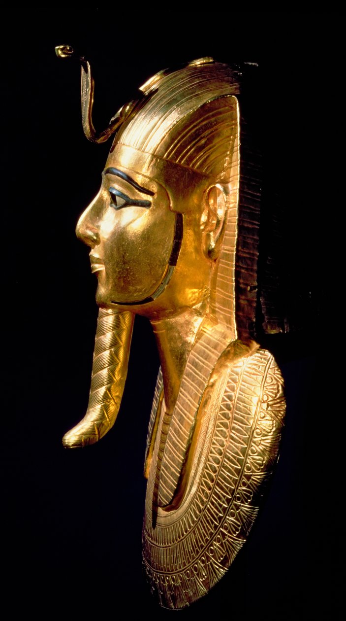 قناع جنائزي لسوسينيس الأول (c.1039-991 قبل الميلاد) الفترة الانتقالية الثالثة (ذهب مرصع باللازورد والزجاج الأسود والأبيض) بواسطة الأسرة 21 المصرية