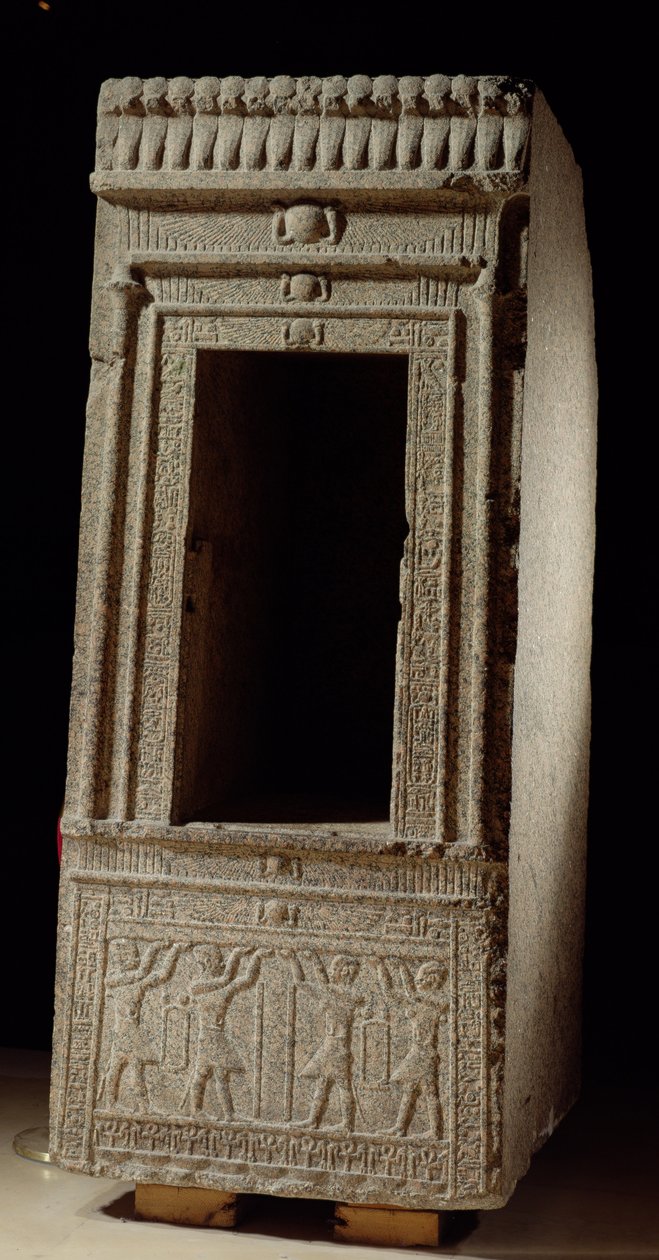 كنيسة ناوس المخصصة للإلهة إيزيس بطليموس الثامن (170-116 قبل الميلاد) من معبد إيزيس في فيلة (الجرانيت الوردي) بواسطة الفترة البطلمية المصرية
