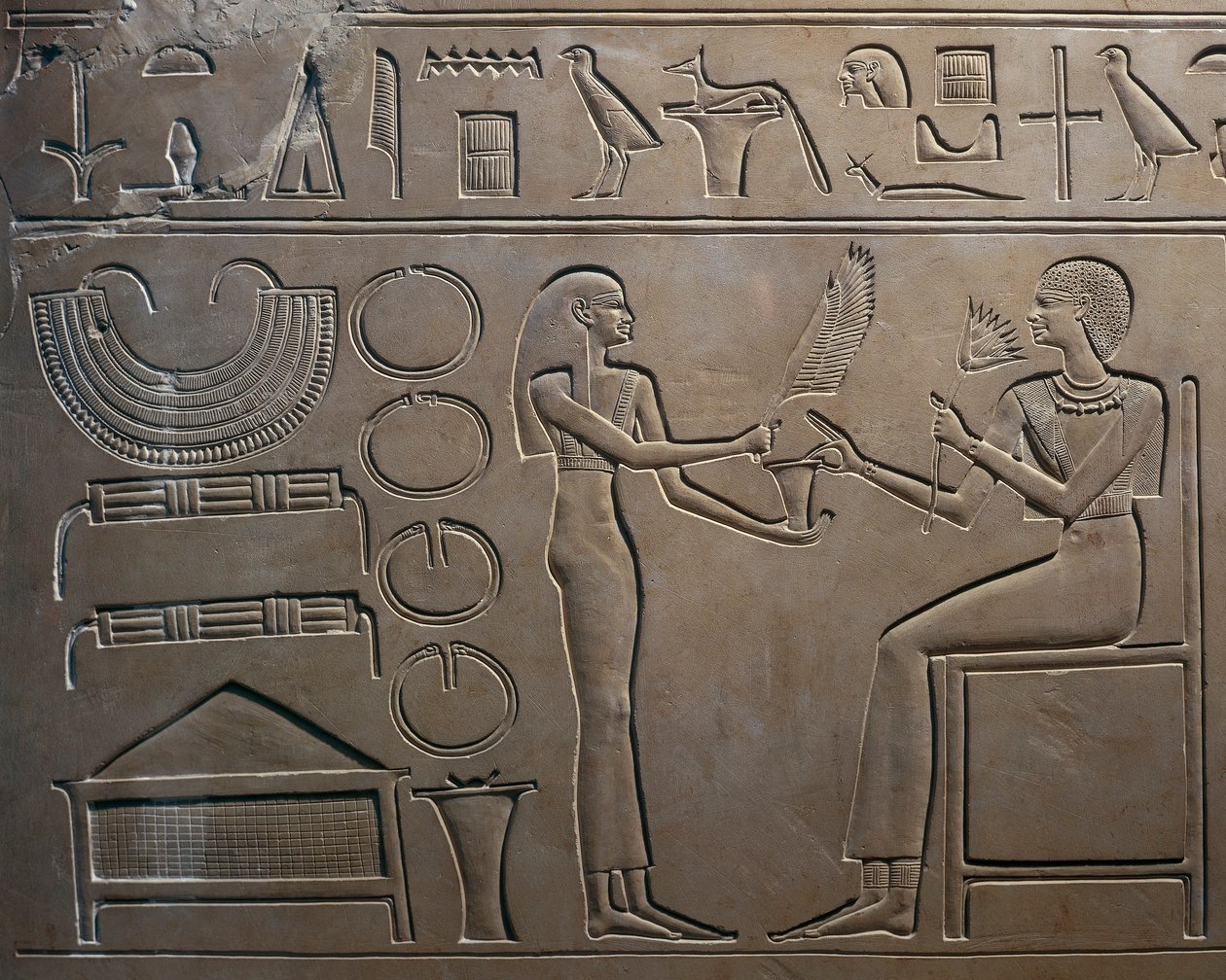 تفاصيل ارتياح مع خادم يُظهر جواهر للملكة ، من تابوت الملكة كاويت ، معبد منتوحتب الثاني ، الدير البحري ، مصر بواسطة الأسرة المصرية الحادية عشر