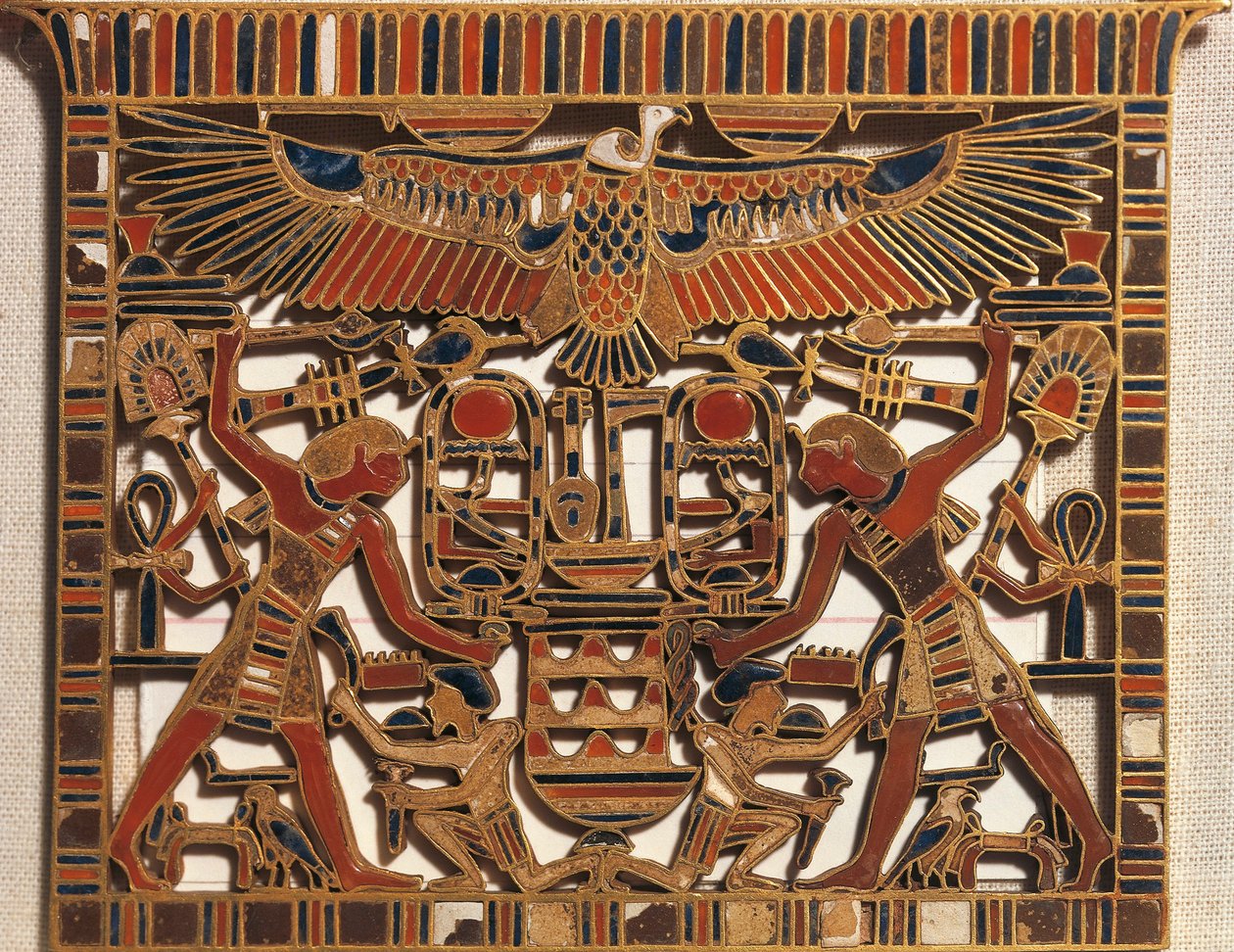 مصر ، درع من الذهب والمينا ، الأسرة الثانية عشر ، المملكة الوسطى بواسطة الأسرة الثانية عشرة المصرية