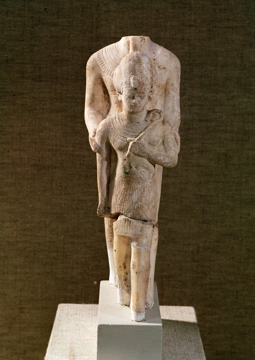 آمون يحمي أمنحتب الثالث (1382-44 قبل الميلاد) من معبد آمون ، الكرنك (الحجر الجيري) بواسطة الأسرة الثامنة عشر المصرية