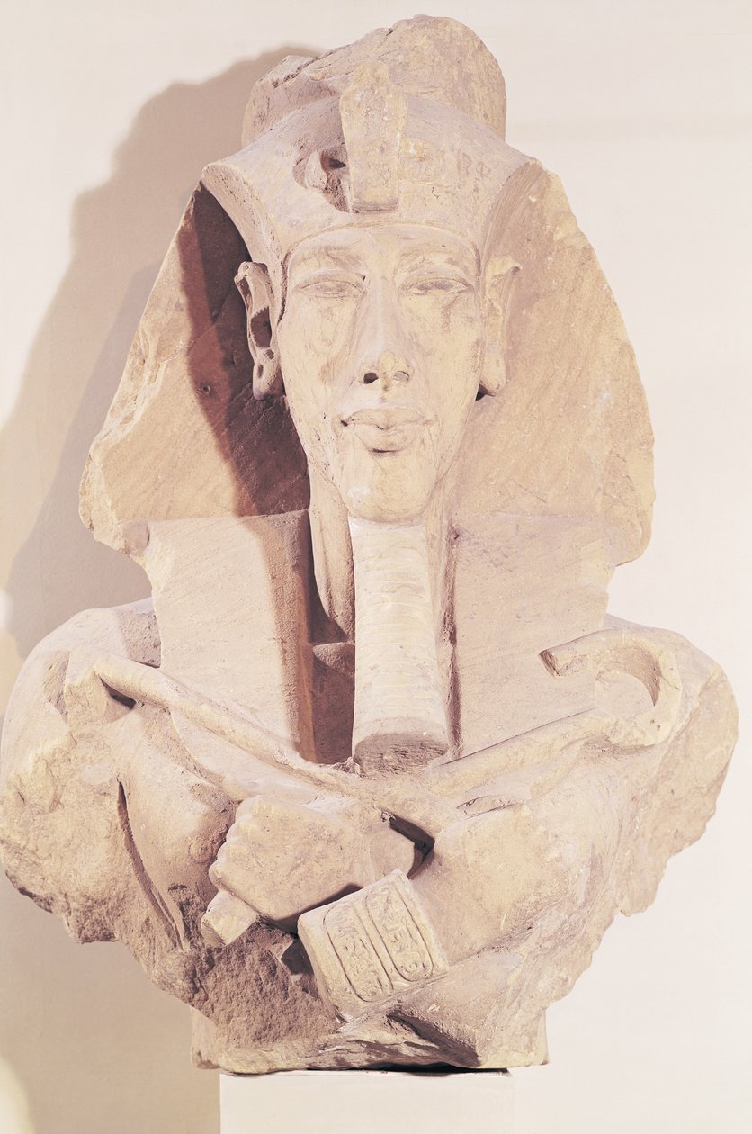 تمثال نصفي لأمنوفيس الرابع (إخناتون) (c.1364-1347 قبل الميلاد) من معبد آمون ، الكرنك ، المملكة الحديثة ، c.1353-1337 قبل الميلاد (الحجر الرملي) بواسطة الأسرة الثامنة عشر المصرية