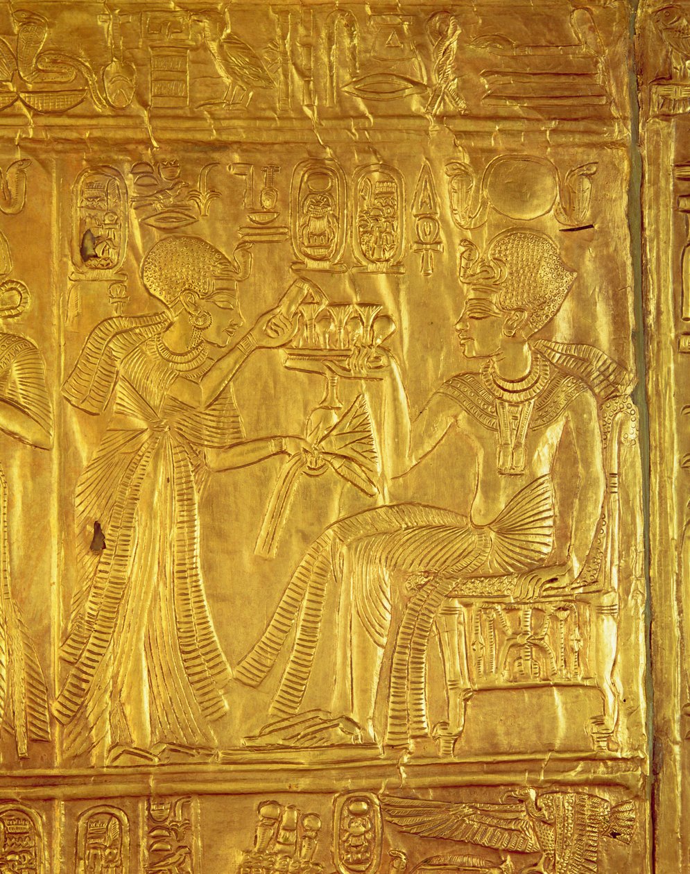 تفاصيل من المزار الذهبي ، من مقبرة توت عنخ آمون (c.1370-1352 قبل الميلاد) المملكة الجديدة (الخشب المغطى بالجيسو المغطى بالورق الذهبي) بواسطة الأسرة الثامنة عشر المصرية