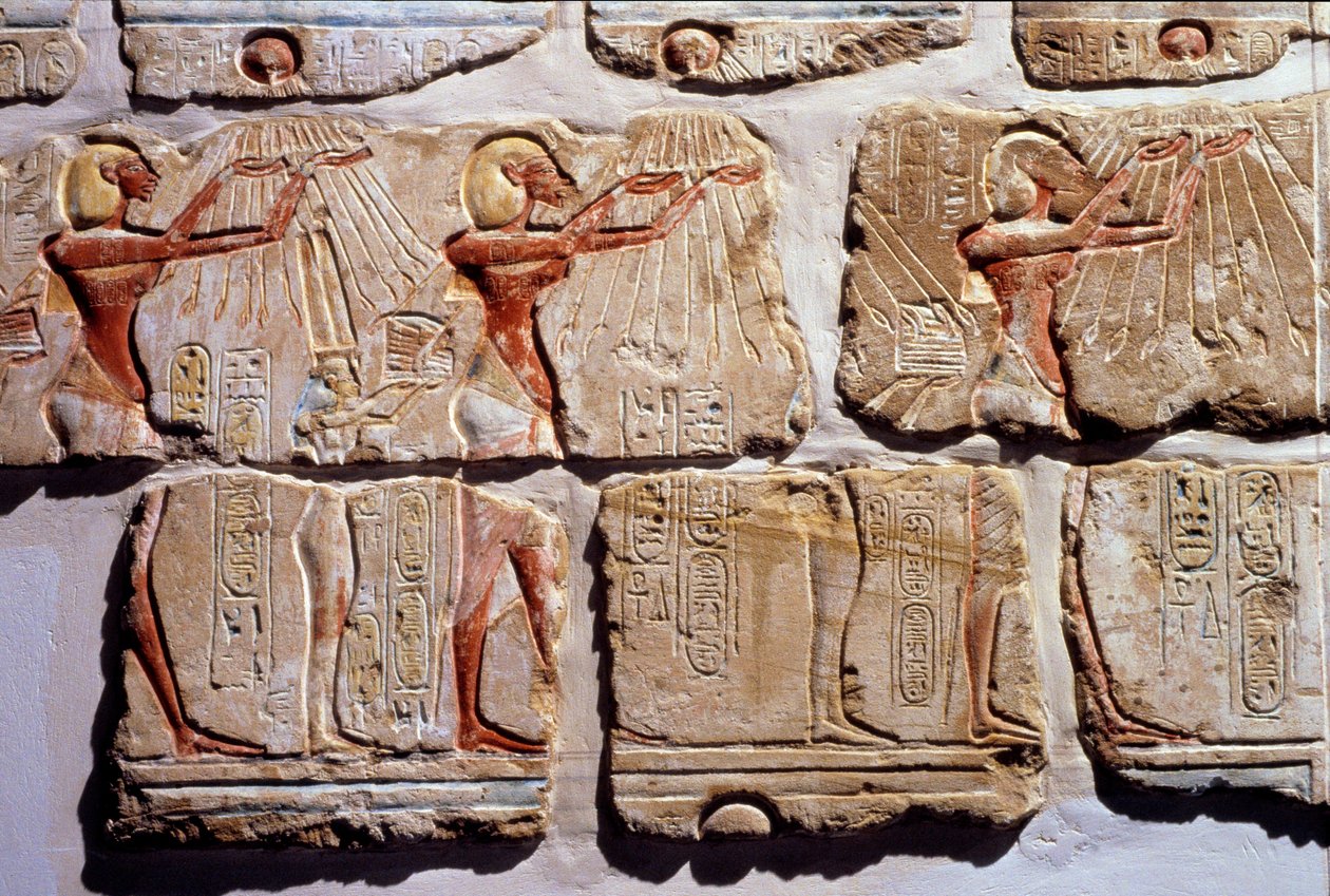 الآثار المصرية: "" عبادة الشمس "" جزء من الجدار في جريس من أمينوفيس الرابع إلى الأقصر. 1365-1360 ق. الأسرة الثامنة عشر بواسطة الأسرة الثامنة عشر المصرية