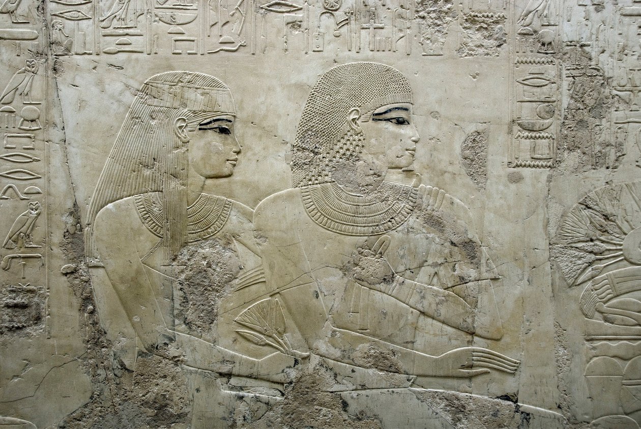 الآثار المصرية: نقش بارز يمثل ضيوف مأدبة جنائزية - قبر الوزير راموز (الأسرة الثامنة عشر) - الأقصر ، طيبة ، ضريح النبلاء في مصر - الحضارة المصرية: نقش بارز يصور الضيوف في مأدبة جنائزية ، من قبر بواسطة الأسرة الثامنة عشر المصرية