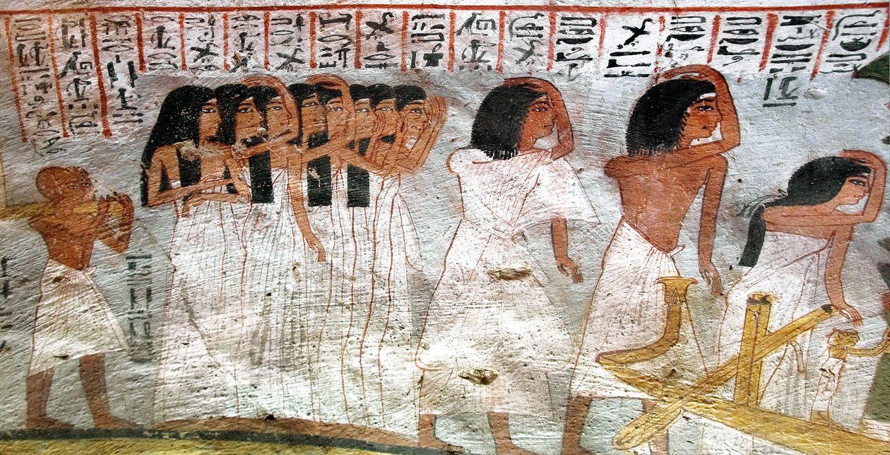 الأنتيكيت المصري: موكب البكاء. لوحة قبر روي بواسطة الأسرة الثامنة عشر المصرية
