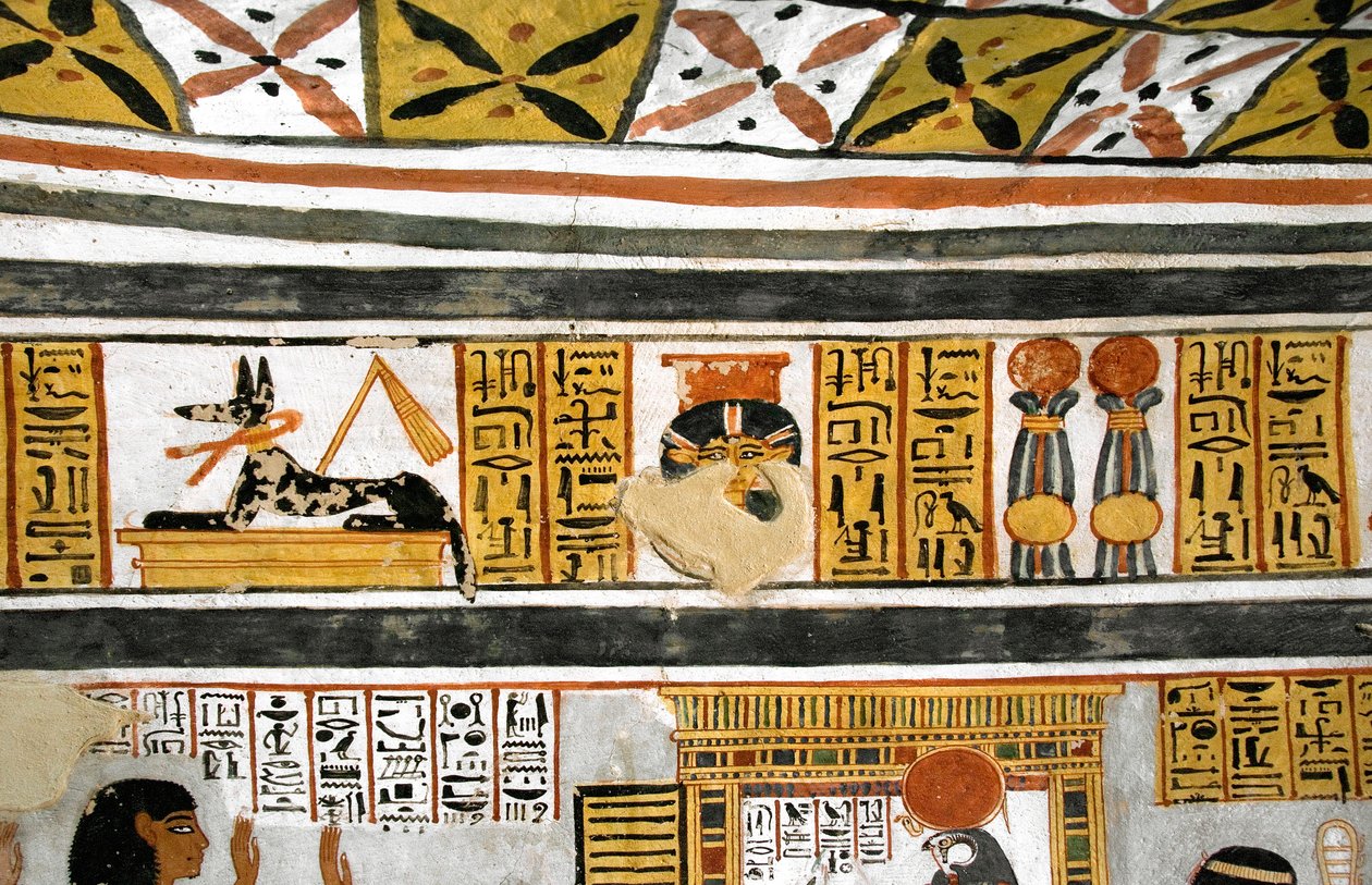 الآثار المصرية: تمثيل أنوبيس وحتحور والهيروغليفية. لوحة قبر روي بواسطة الأسرة الثامنة عشر المصرية