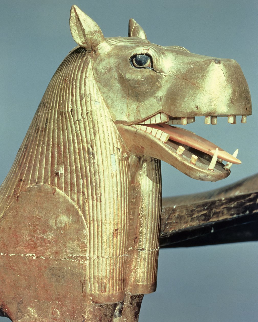 رأس فراش جنائزي على شكل الإلهة توريس ، من قبر توت عنخ آمون (1370-52 قبل الميلاد) المملكة الحديثة (خشب مذهب) بواسطة الأسرة الثامنة عشر المصرية