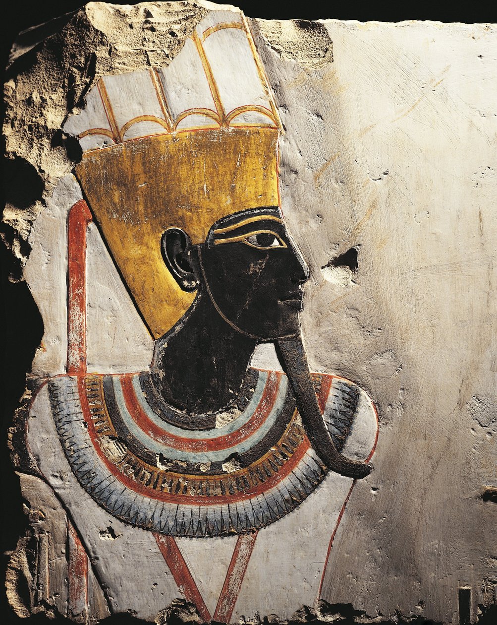 كتل من الحجر الجيري مرسومة بنقوش تصور الإله آمون مين ، من معبد تحتمس الثالث في الدير البحري ، مصر بواسطة الأسرة الثامنة عشر المصرية