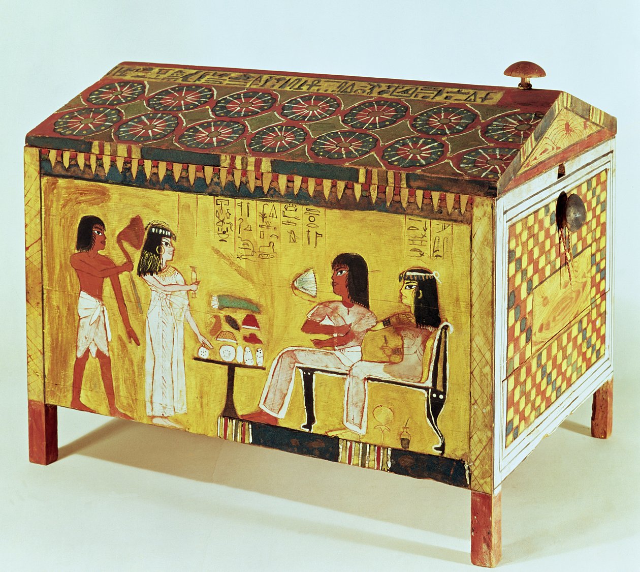 صدر مصبوغ بمنظر مأدبة من مقبرة خا (DC1390-52 قبل الميلاد) عثر عليه في دير المدينة ، المملكة الجديدة (خشب) بواسطة الأسرة الثامنة عشر المصرية