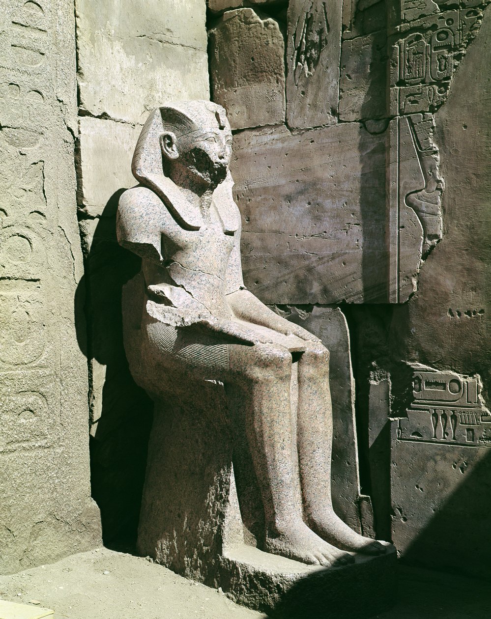 تمثال لتحتمس الثالث (حوالي 1490-39 قبل الميلاد) المملكة الحديثة (جرانيت) بواسطة الأسرة الثامنة عشر المصرية