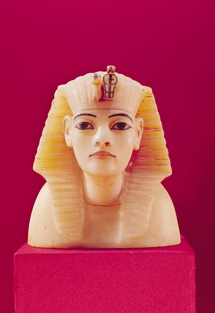 سدادة من إحدى الجرار الكانوبية ، من مقبرة توت عنخ آمون (1370-1352 قبل الميلاد) المملكة الحديثة (المرمر) بواسطة الأسرة الثامنة عشر المصرية
