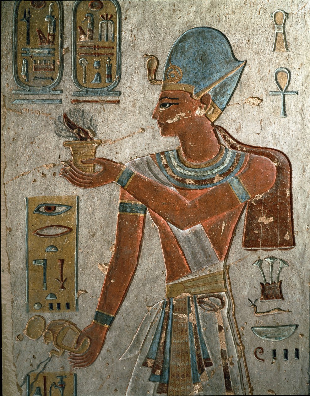 الآثار المصرية: يمثل الفرعون رمسيس الأول (1320-1310 قبل الميلاد) حرق البخور وصب الماء في حفل. حجم رمسيس الأول ، وادي الملوك ، مصر بواسطة الأسرة المصرية التاسعة عشرة