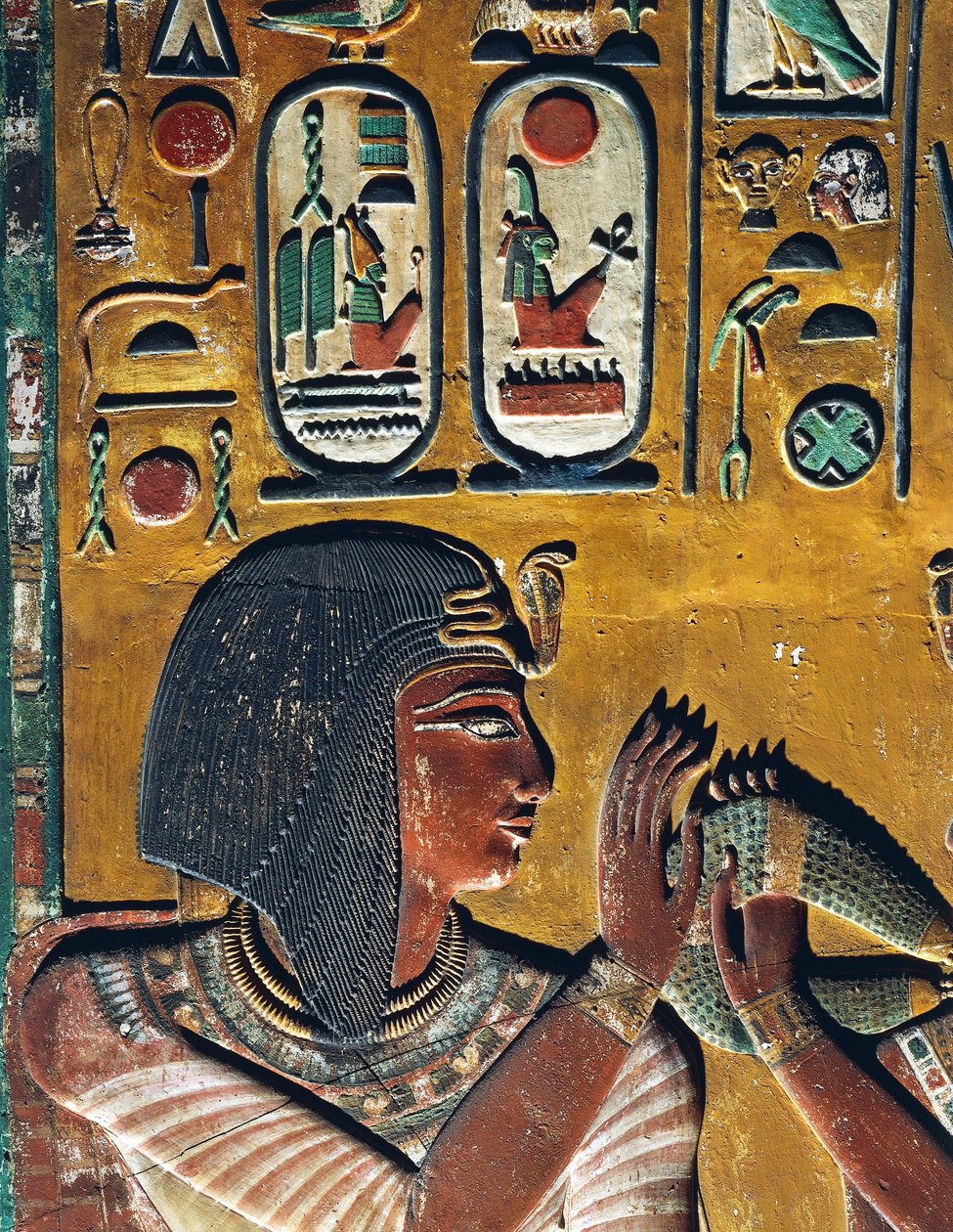 Goddess Hathor offers her necklace to the Pharaoh (low relief) بواسطة الأسرة المصرية التاسعة عشرة