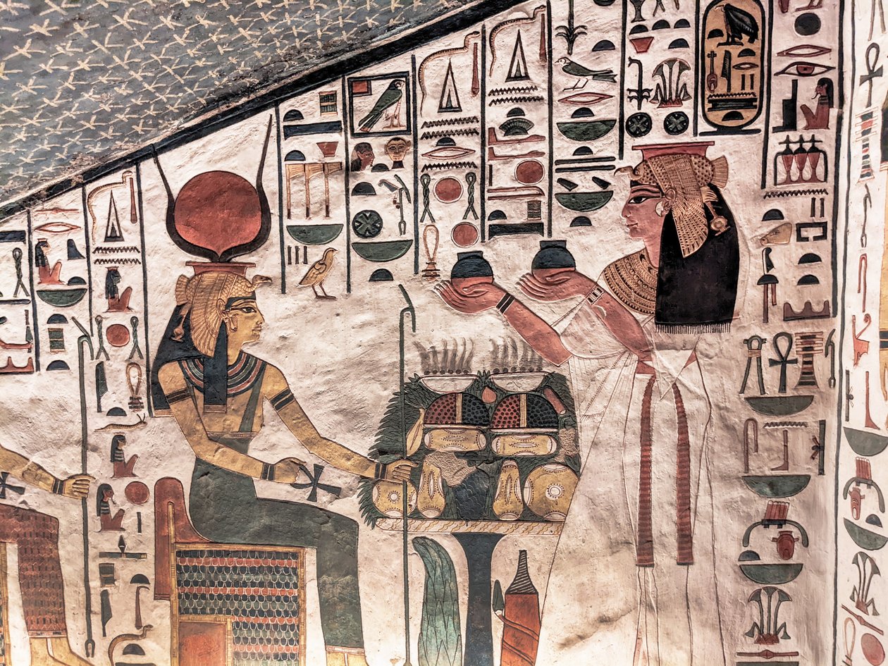 الملكة تقدم مزهريات طقسية (لوحة جدارية) بواسطة الأسرة المصرية التاسعة عشرة