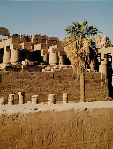 سور رمسيس الثاني ومعبد تحتمس بواسطة الأسرة المصرية التاسعة عشرة