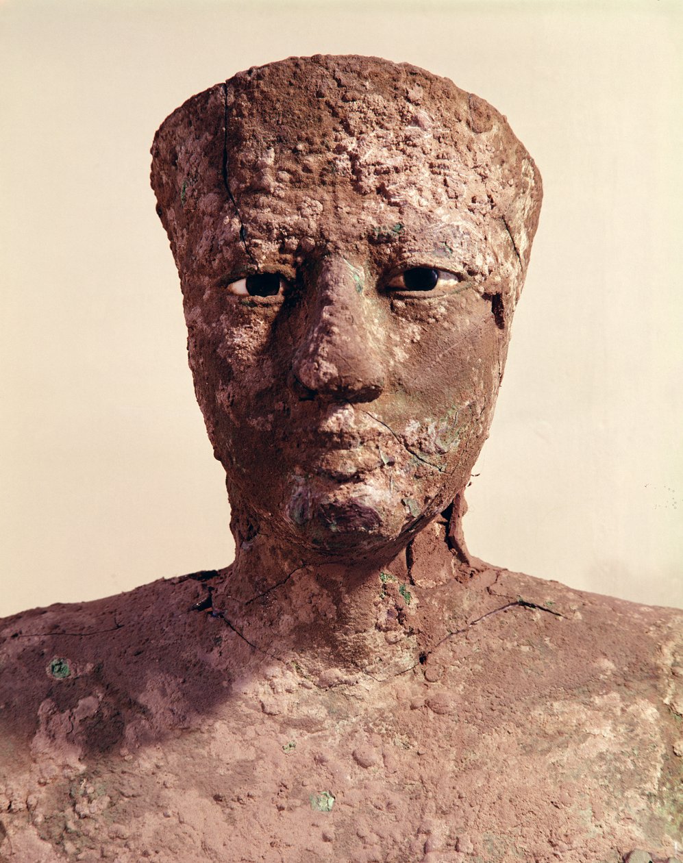 تمثال Pepi I (2289-2255 قبل الميلاد) تفاصيل الرأس ، عثر عليه في Hierakonpolis ، حوالي 2281-2241 قبل الميلاد (نحاسي) بواسطة الأسرة المصرية السادسة