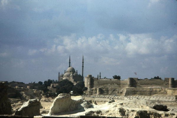 مسجد أسوان بواسطة المدرسة المصرية