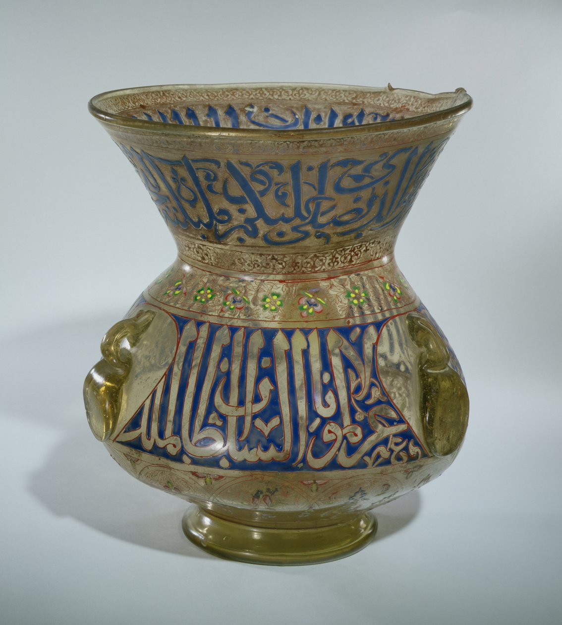 مشكاة باسم الملك الناصو محمد ، 1300-1340 (زجاج بالمينا) بواسطة المدرسة المصرية