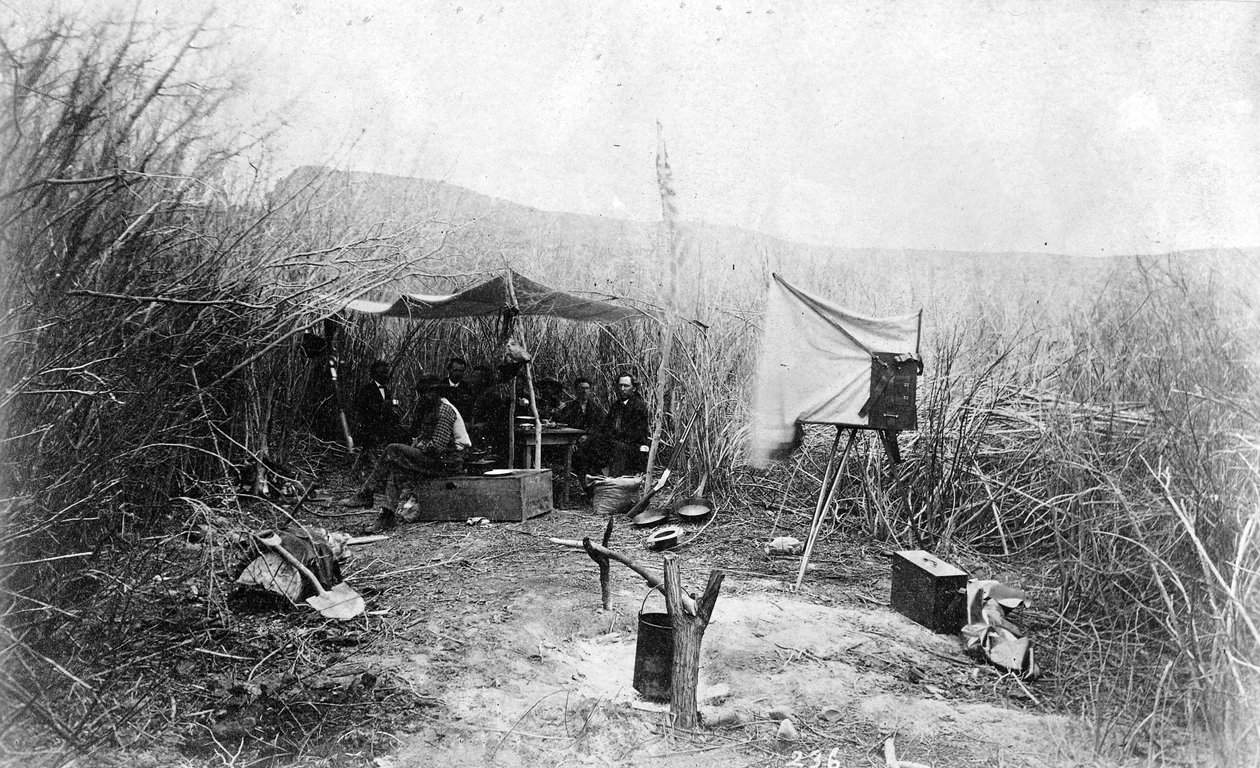 المعسكر الأول لبعثة جون ويسلي باول ، في الصفصاف ، جرين ريفر ، وايومنغ ، 1871 بواسطة إلياس أولكوت بيمان
