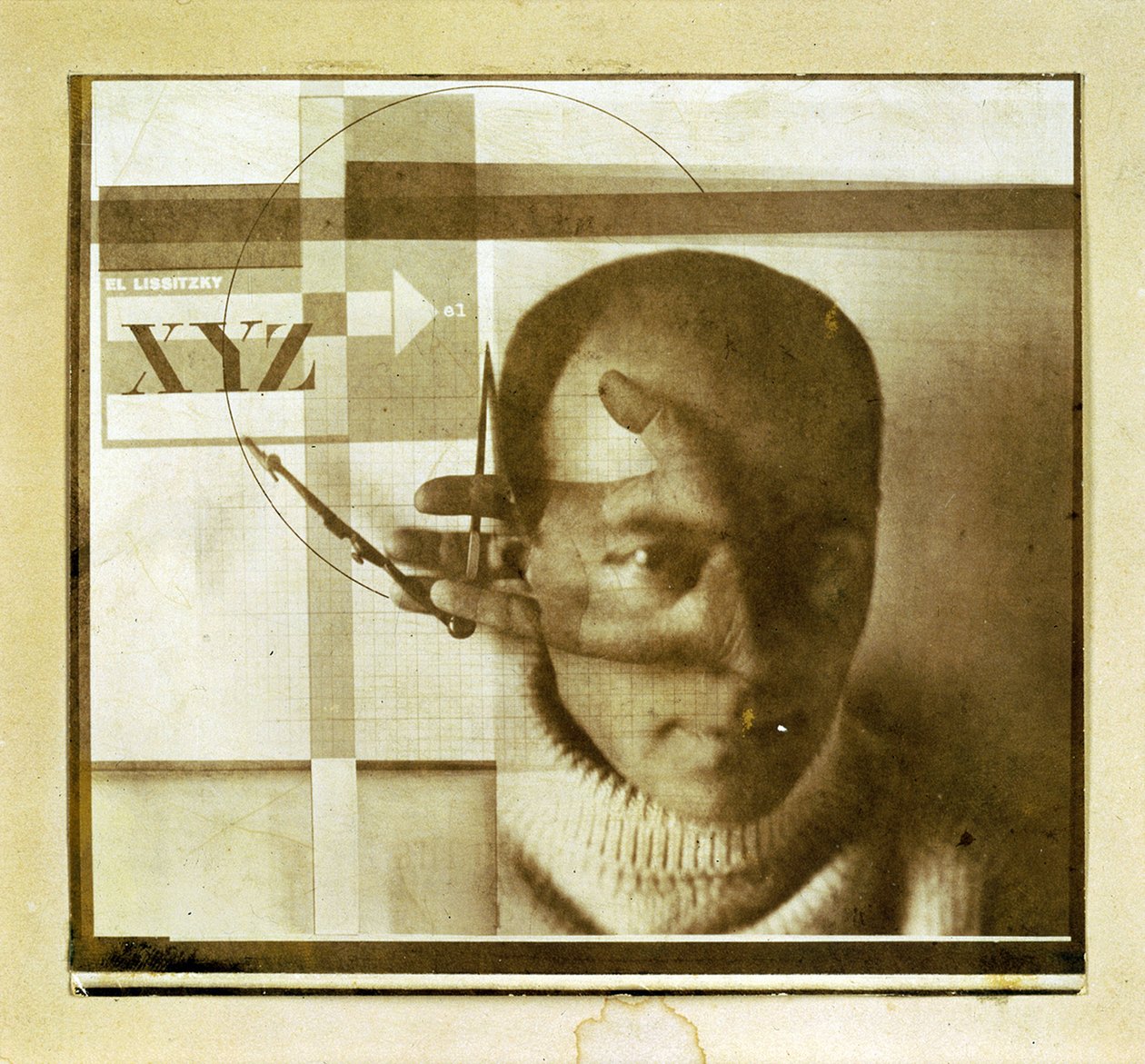 المُنشئ (صورة شخصية) - صورة فوتوغرافية لـ Lazar Lissitskij dit El Lissitzky (Lissitsky ou Lissitski) (1890-1941) - 1924 - صورة فوتوغرافية - Van Abbemuseum ، أيندهوفن بواسطة اليعازر ماركويتش ليسيتسكي