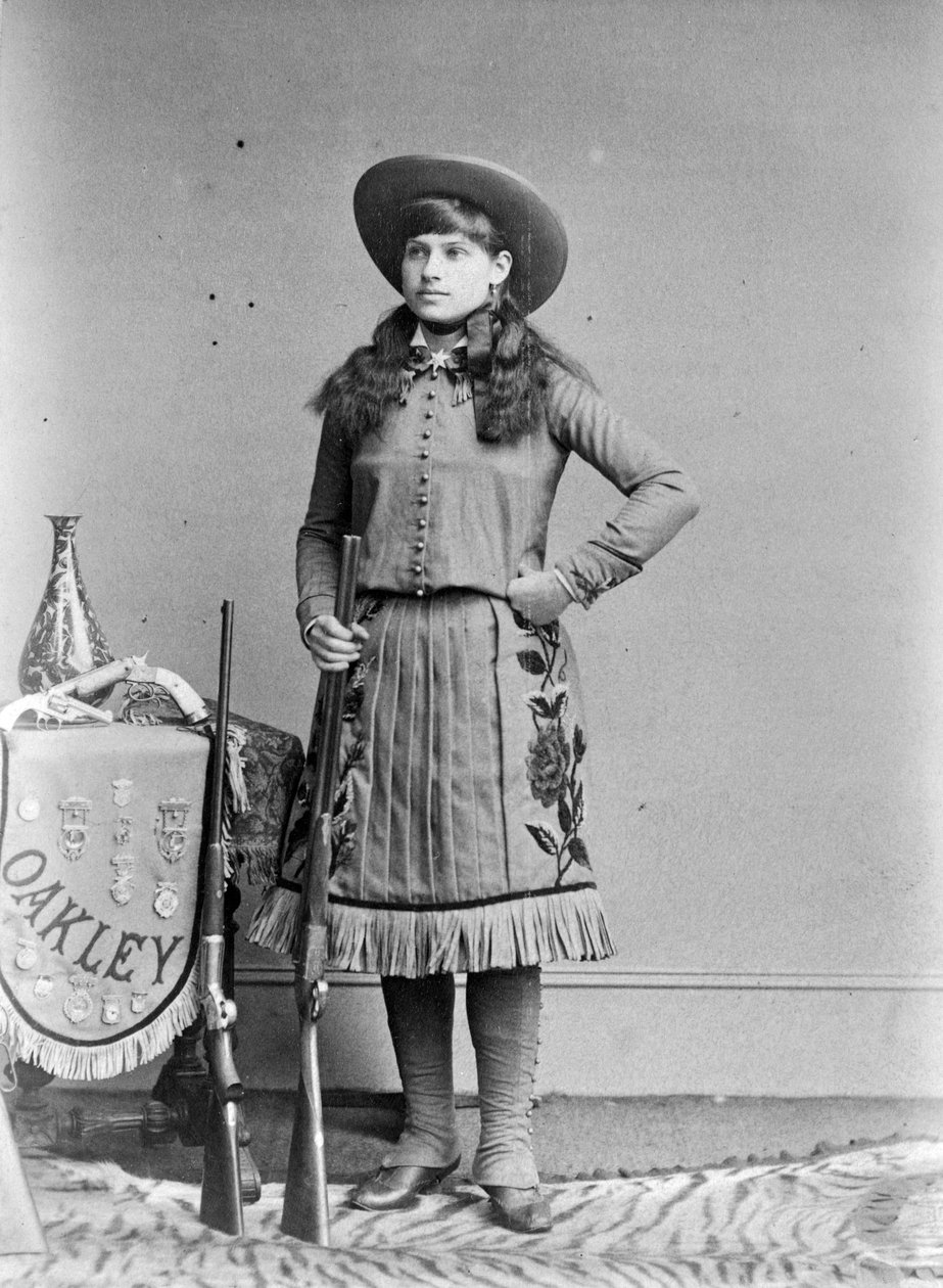 Miss Annie Oakley، Little Sure Shot، Buffalo Bill&39;s Wild West، c.1890-1900 بواسطة إليوت وفري ستوديو