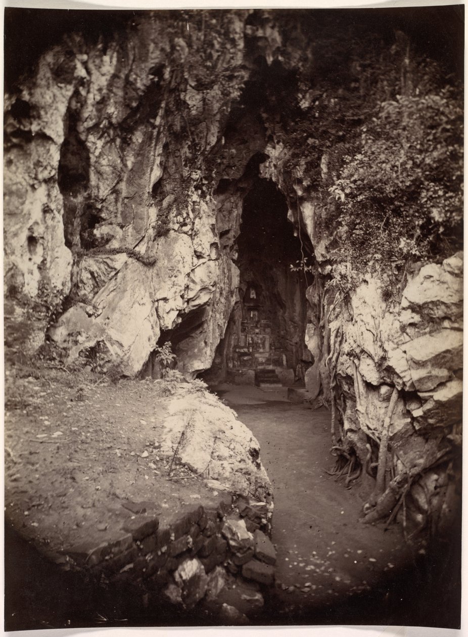 كهف هوا نغيم ، مغارة تحول أغسطس ، ج. 1875. بواسطة إميل جسيل