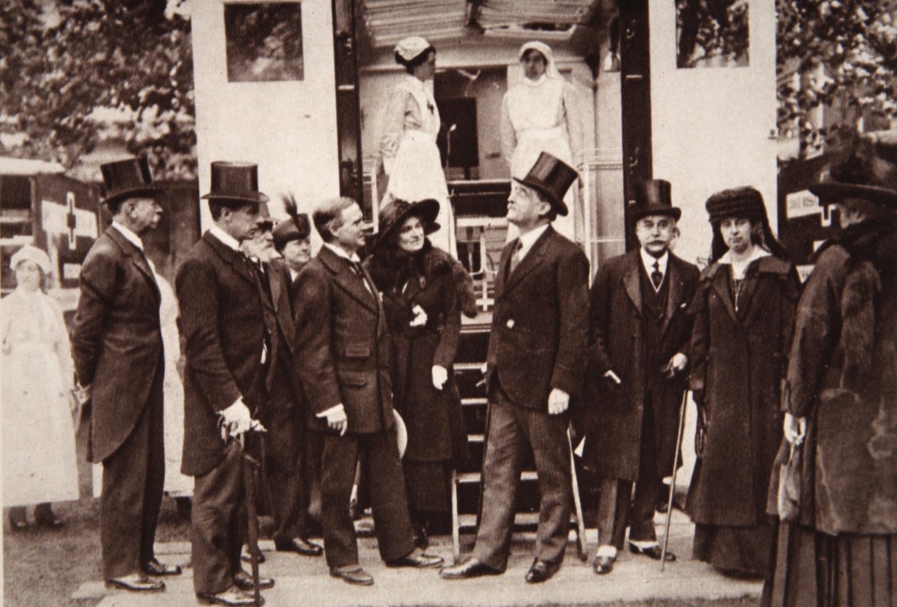 هدية بريطانية لإيطاليا ، توضيح من أخبار الحرب المصورة ، سبتمبر 1916 (صورة بني داكن) بواسطة مصور انجليزى