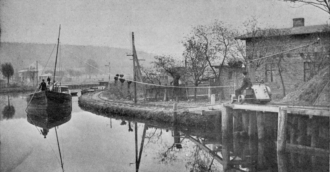 سيارة تعمل على سحب مركب فوق قناة فينو في ألمانيا ، صورة توضيحية من الملك ، 1 يونيو 1901 بواسطة مصور انجليزى