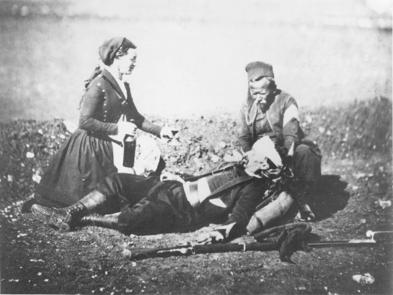 ممرضة ترعى الجريح في شبه جزيرة القرم ، 1855 بواسطة مصور انجليزى