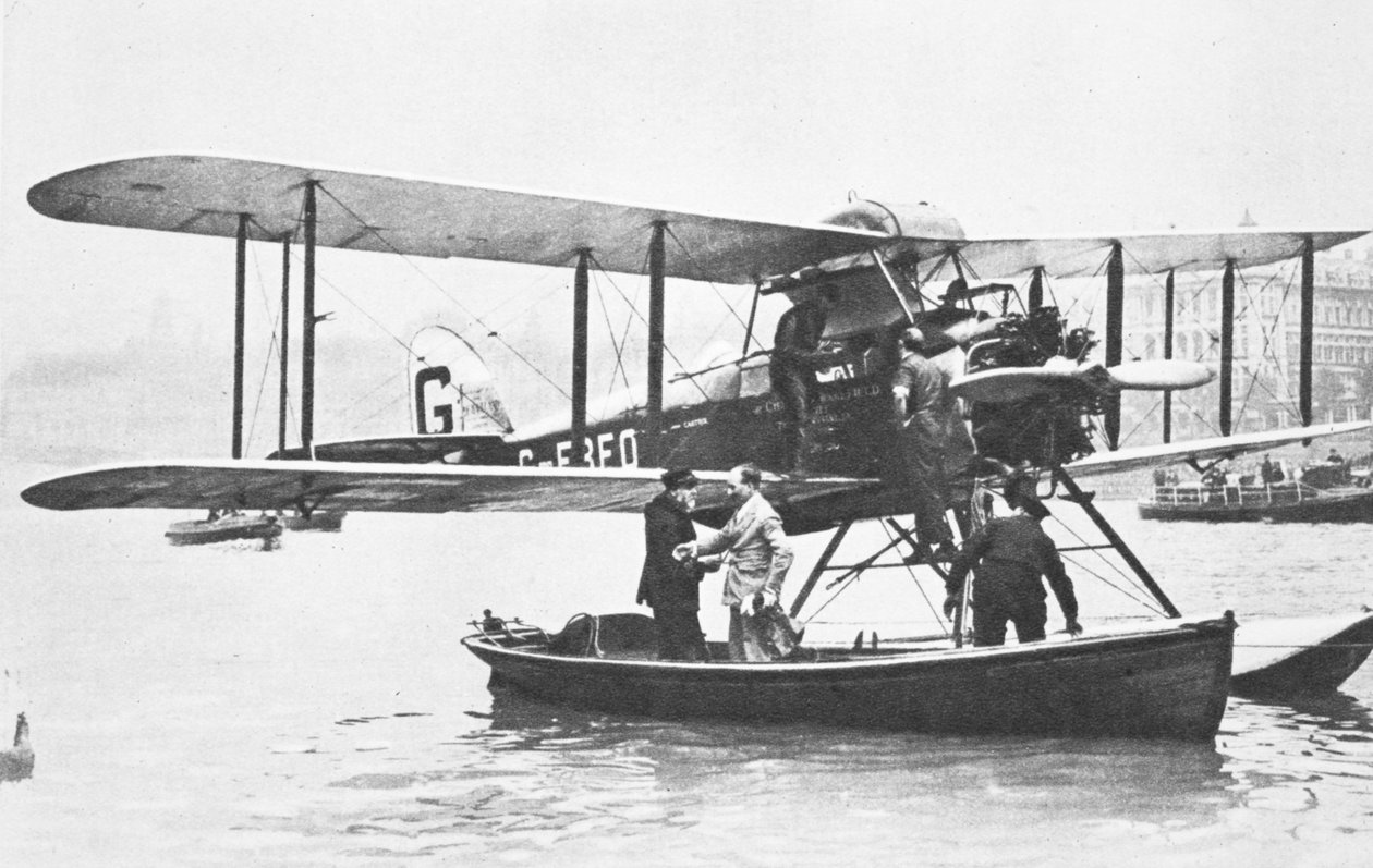 آلان كوبهام يضيء على التايمز في وستمنستر ، 1 أكتوبر 1926 بواسطة مصور انجليزى