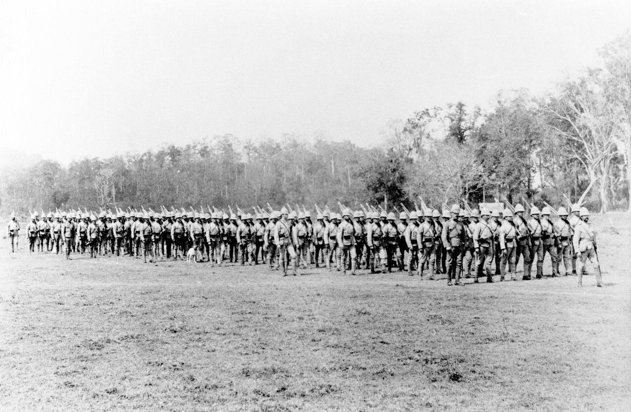 القوات البريطانية في مارس في بورما ، c.1891 بواسطة مصور انجليزى