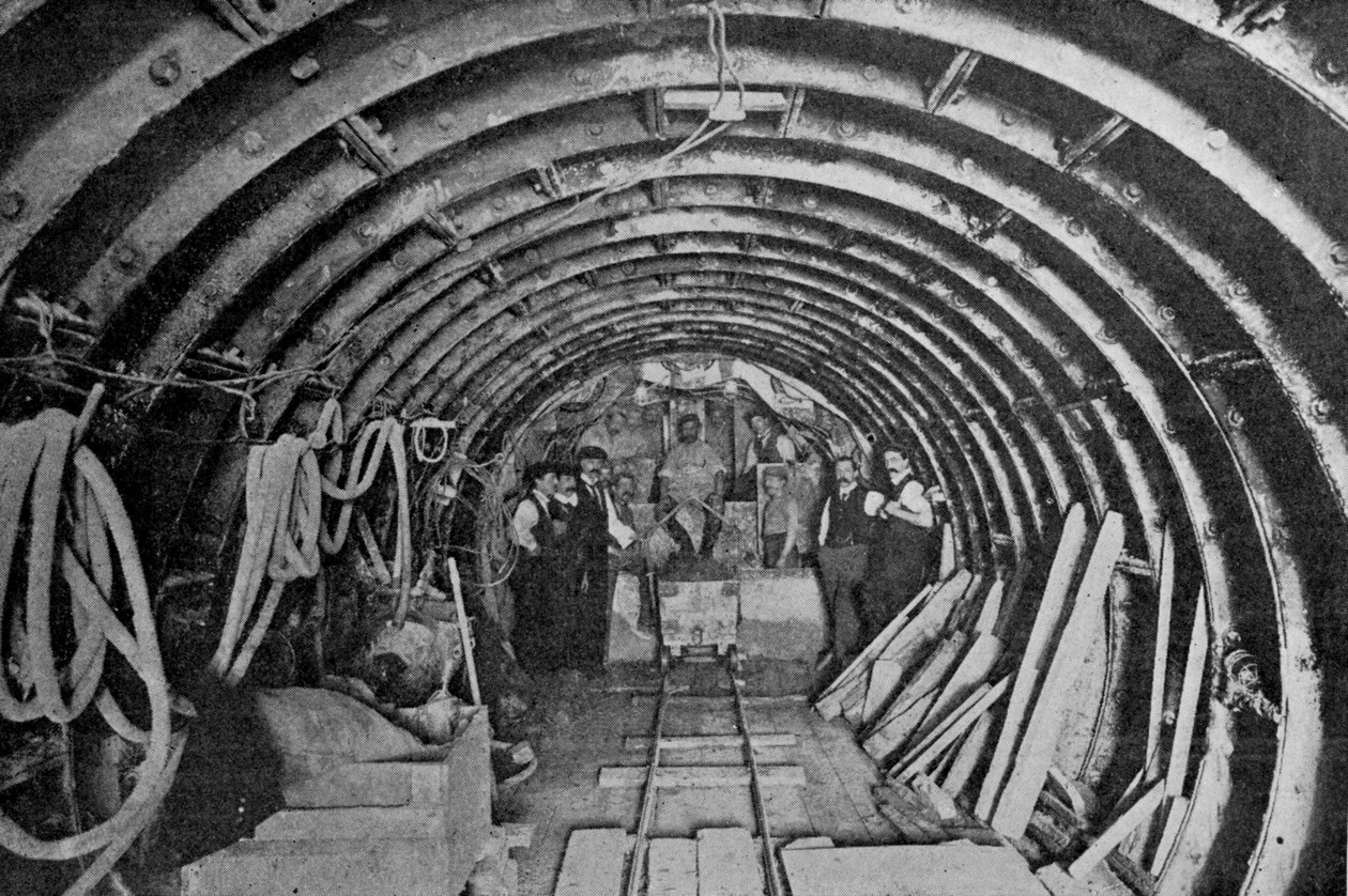 بناء مجاري القوس وحديقة فيكتوريا ، رسم توضيحي من الملك ، 1 يونيو 1901 بواسطة مصور انجليزى
