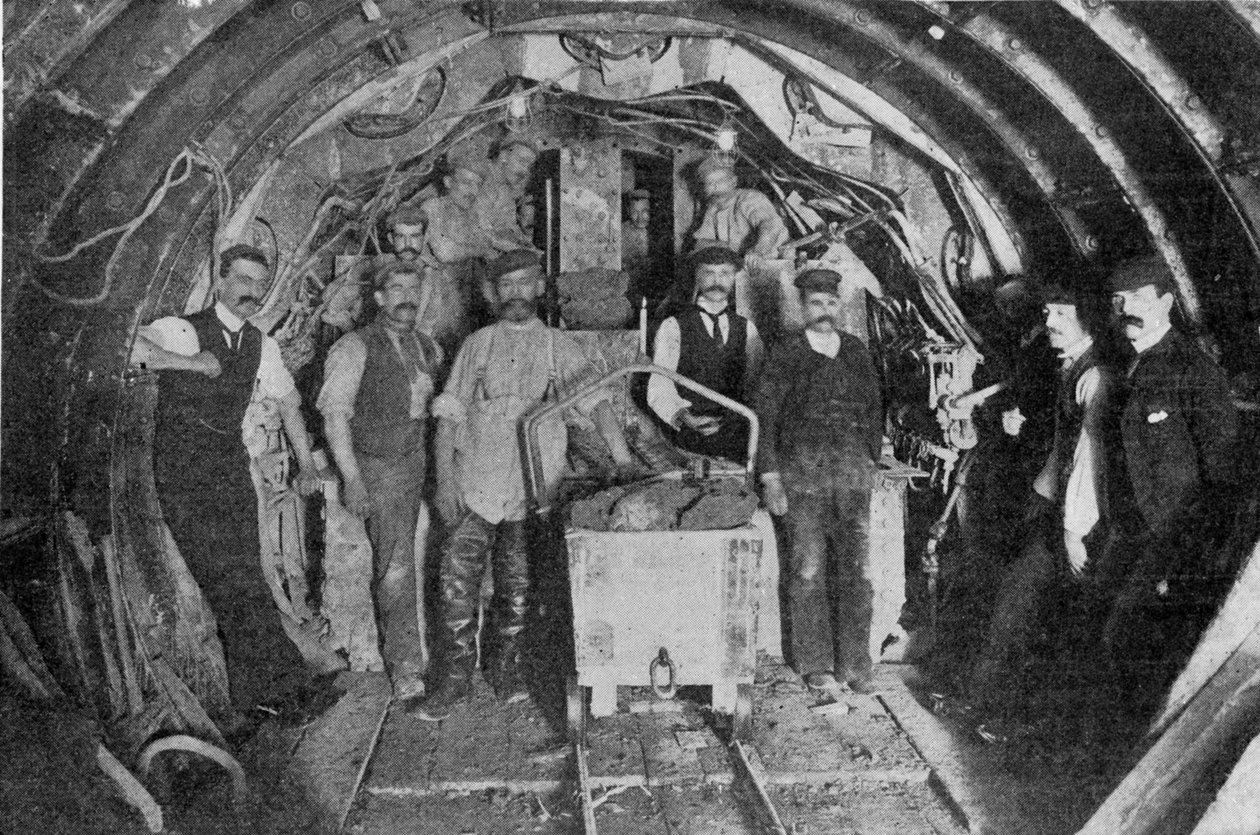 بناء مجاري القوس وحديقة فيكتوريا ، رسم توضيحي من الملك ، 1 يونيو 1901 بواسطة مصور انجليزى