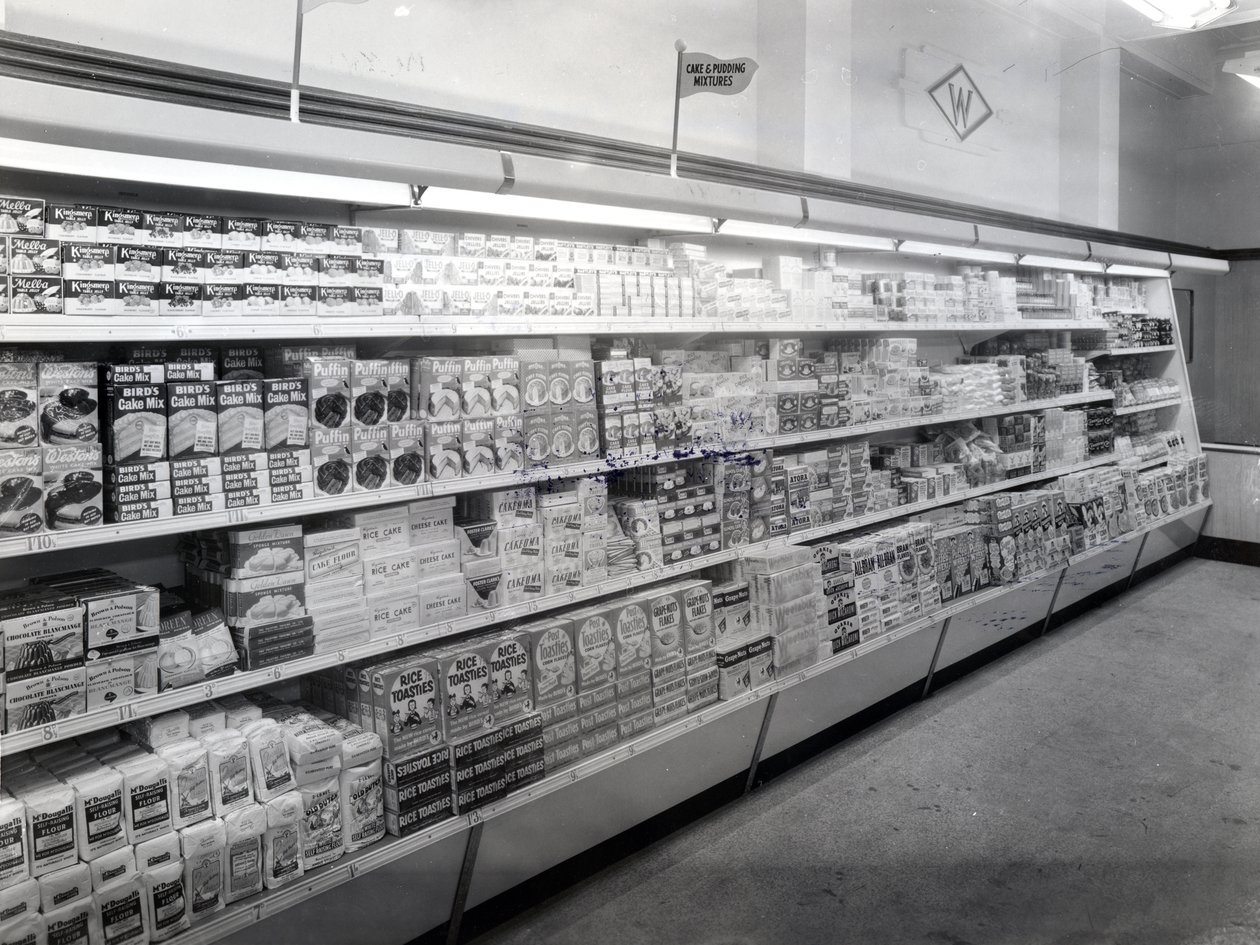ممر خليط الكيك والحلويات ، متجر Woolworths ، 1956 بواسطة مصور انجليزى