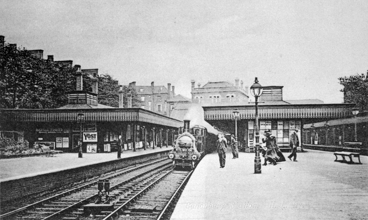 محطة Canonbury ، Islington ، c.1905 بواسطة مصور انجليزى