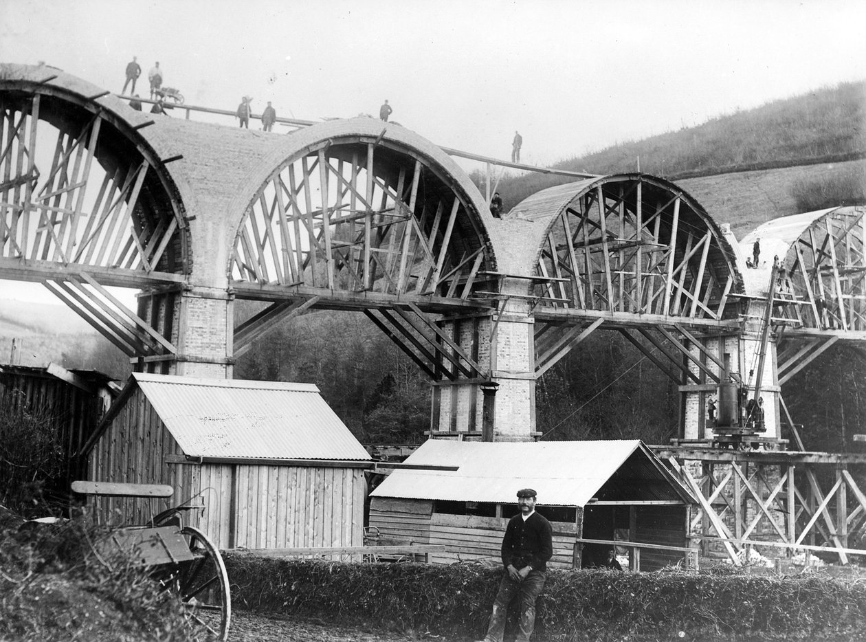 جسر جلفام قيد الإنشاء ، 1896 بواسطة مصور انجليزى