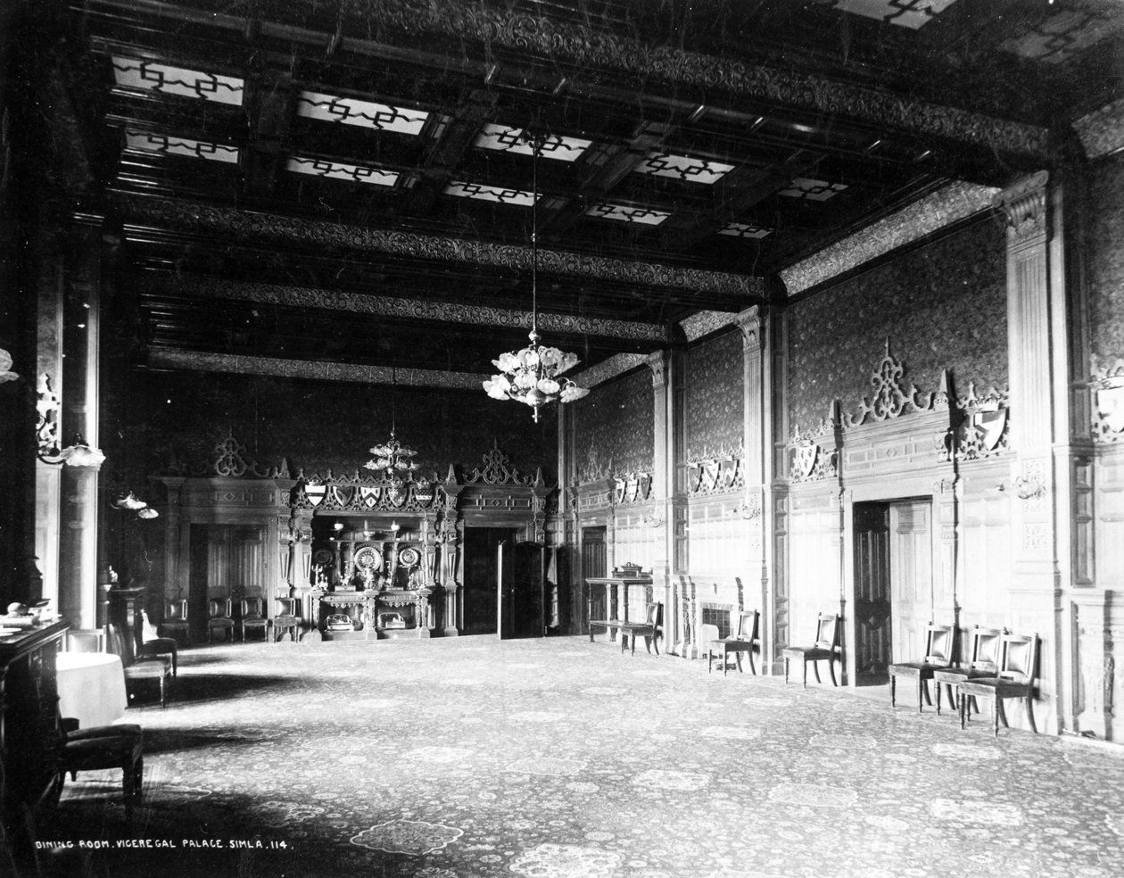 غرفة الطعام في Viceregal Lodge ، Simla ، c.1890 بواسطة مصور انجليزى