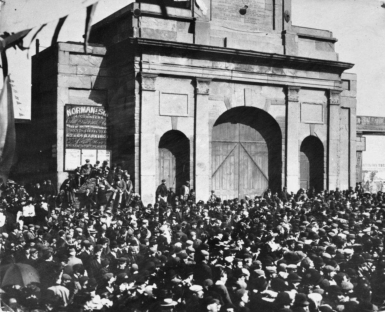 رصيف شرق الهند ، طريق رصيف شرق الهند ، 1897 بواسطة مصور انجليزى