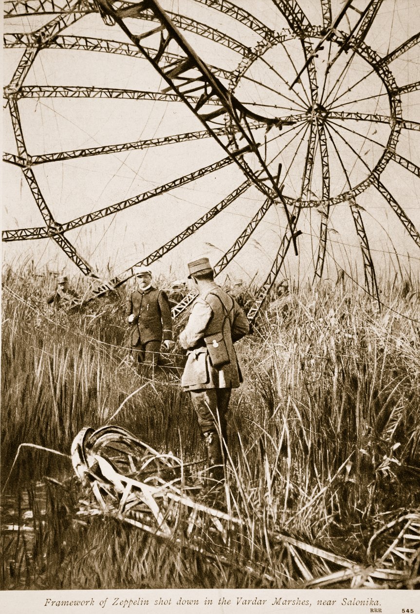 تم إسقاط إطار زيبلين في مستنقعات فاردار ، بالقرب من سالونيكا ، 1914-1919 بواسطة مصور انجليزى