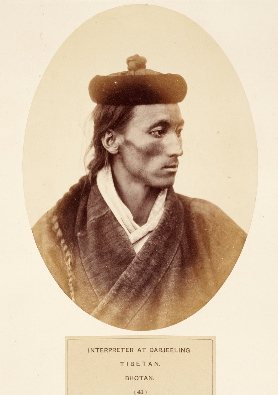 مترجم في دارجيلنغ ، التبتية ، بوتان ، من شعب الهند ، بقلم جيه فوربس واتسون ، نشر عام 1868 (طبعة زخرفية) بواسطة مصور انجليزى