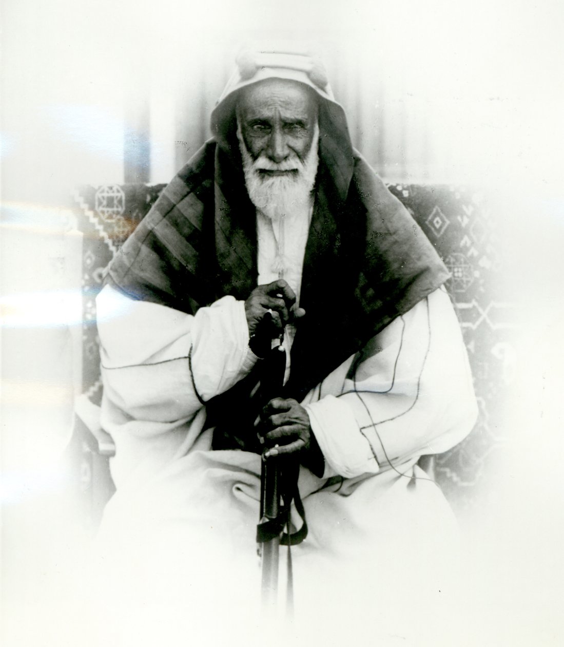 Isa Ibn Ali Al Khalifah  بواسطة مصور انجليزى