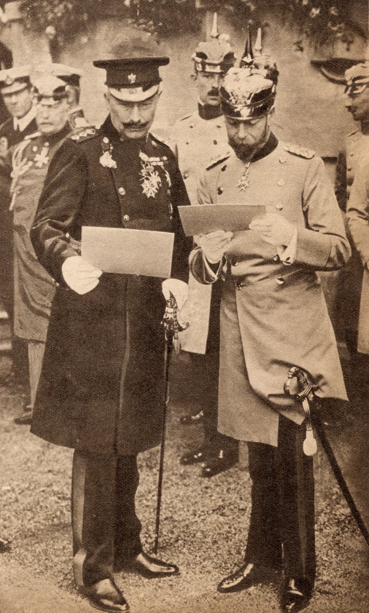 الملك جورج الخامس والقيصر فيلهلم الثاني يناقشان أوامر العمليات في ألمانيا عام 1913 ، رسم توضيحي من "حياة الملك جورج الخامس" ، نُشر عام 1935 بواسطة مصور انجليزى
