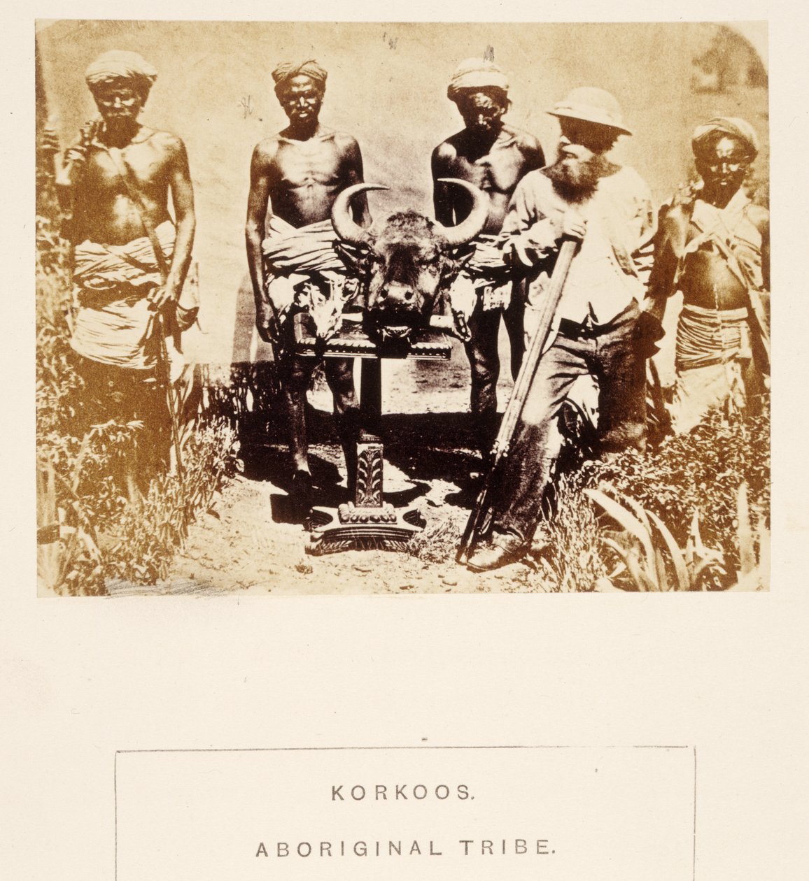 Korkoos ، قبيلة السكان الأصليين ، Berar ، من شعب الهند ، بقلم جيه فوربس واتسون ، تم نشره عام 1868 (طبعة زخرفية) بواسطة مصور انجليزى