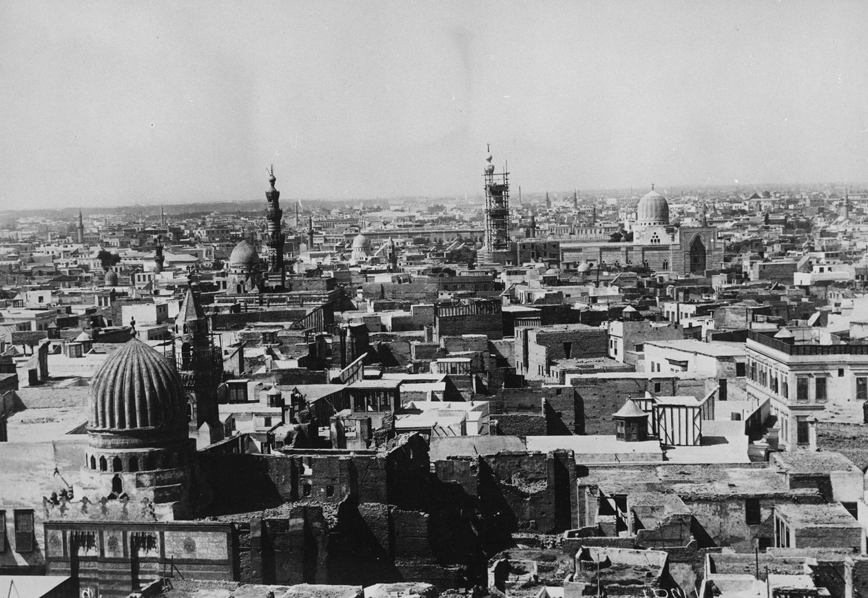 تطل على المدينة بواسطة مصور انجليزى