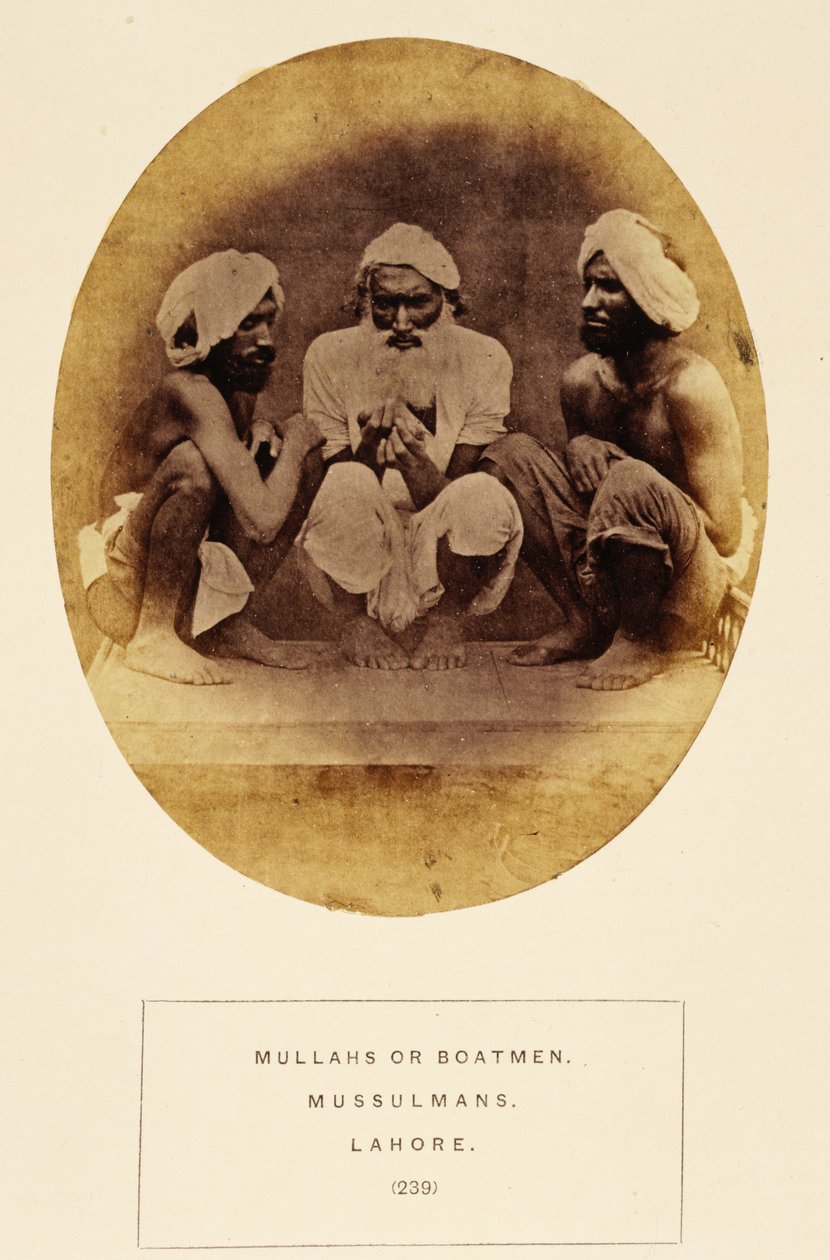 الملالي أو القوارب ، Mussulmans ، لاهور ، من شعب الهند ، بقلم ج. فوربس واتسون ، تم نشره عام 1868 (طبعة زخرفية) بواسطة مصور انجليزى