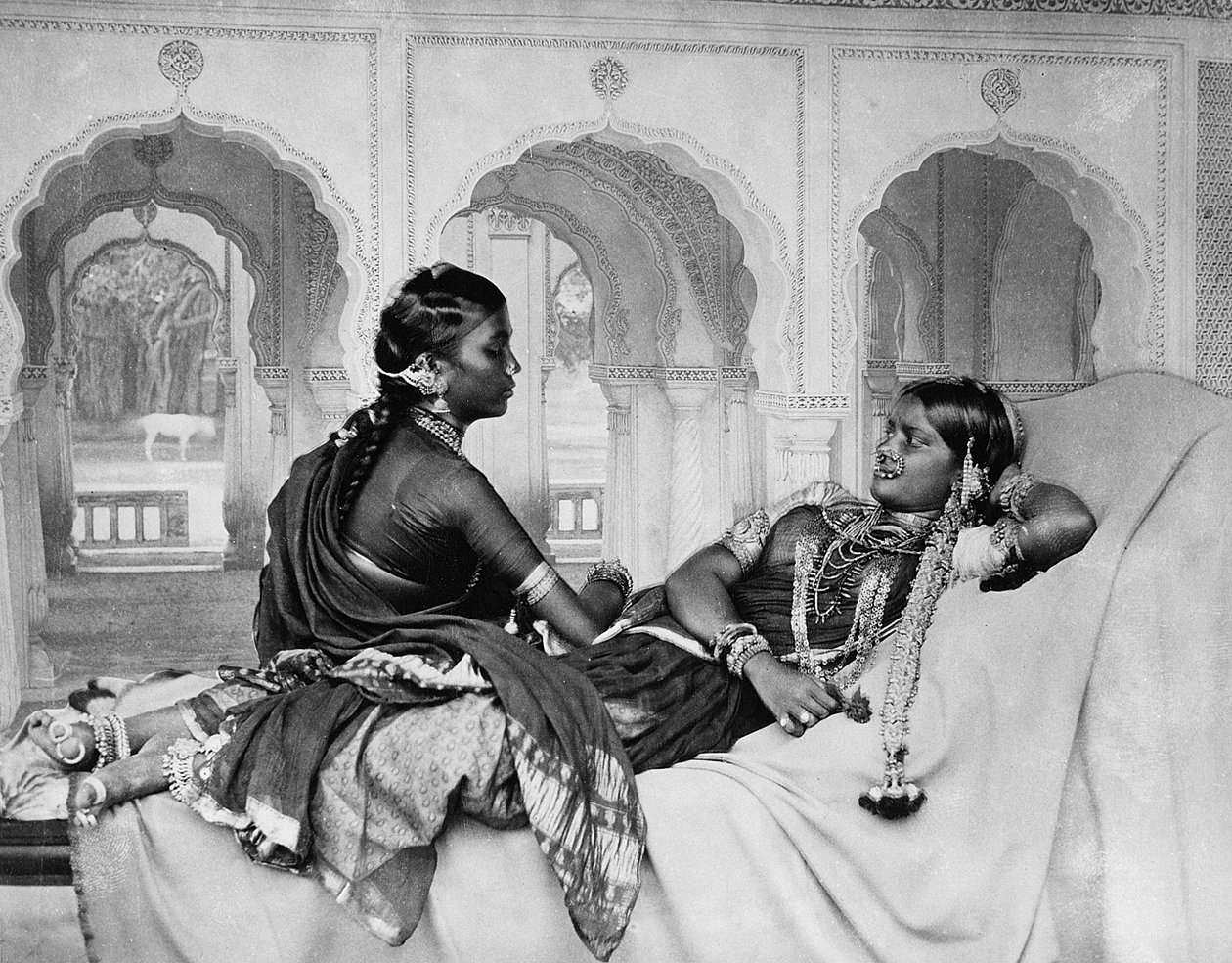 فتيات Nautch (فتيات راقصات) ، 1890 بواسطة مصور انجليزى
